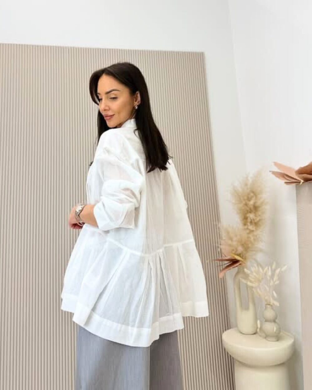 Lekka koszula oversize z falbaną śmietankowa