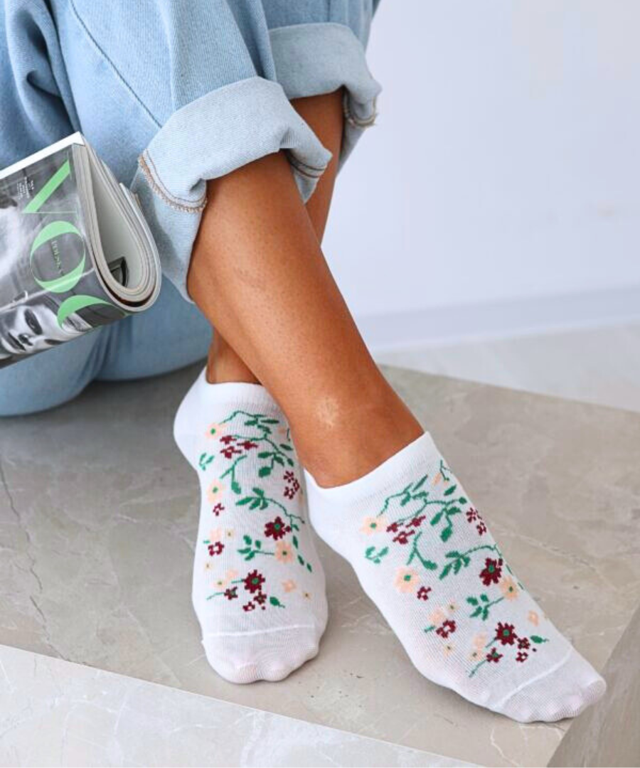 Stopki damskie- kwiatuszki na śmietance