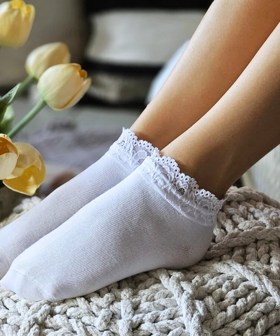 Stopki damskie z koronką białe