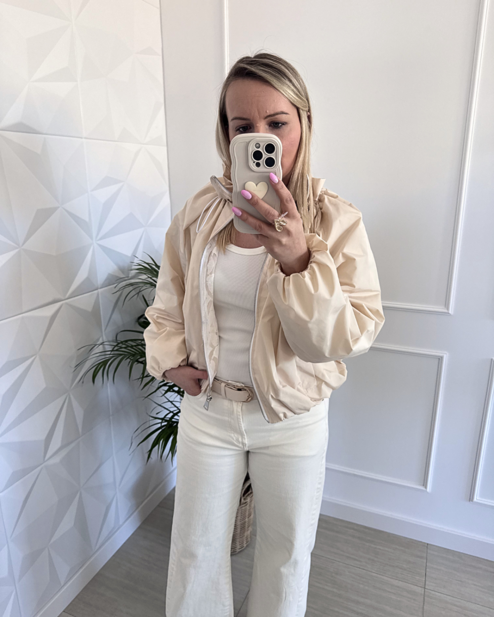 Kurteczka damska lekka bomberka na wiosnę i lato- waniliowa