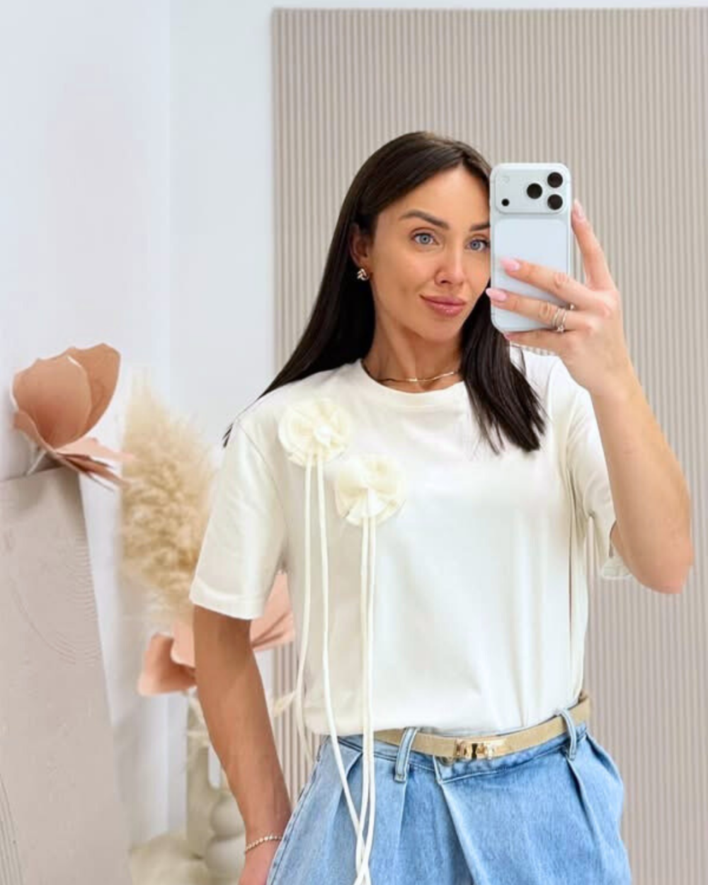 T-shirt damski z kwiatuszkami- śmietanka