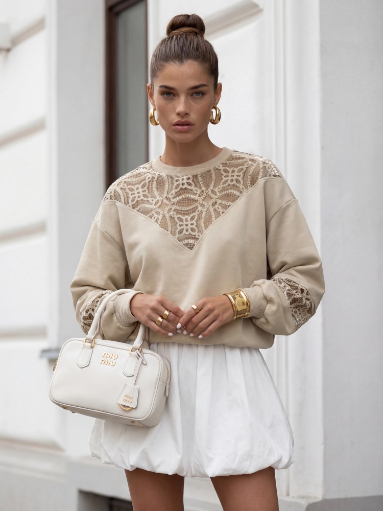 Bluza damska z ozdobną koronką- beżowa