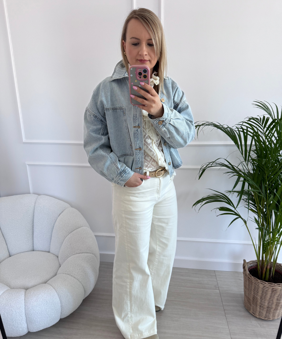 Kurtka jeansowa  krótka jasny denim – modna katana oversize na wiosnę