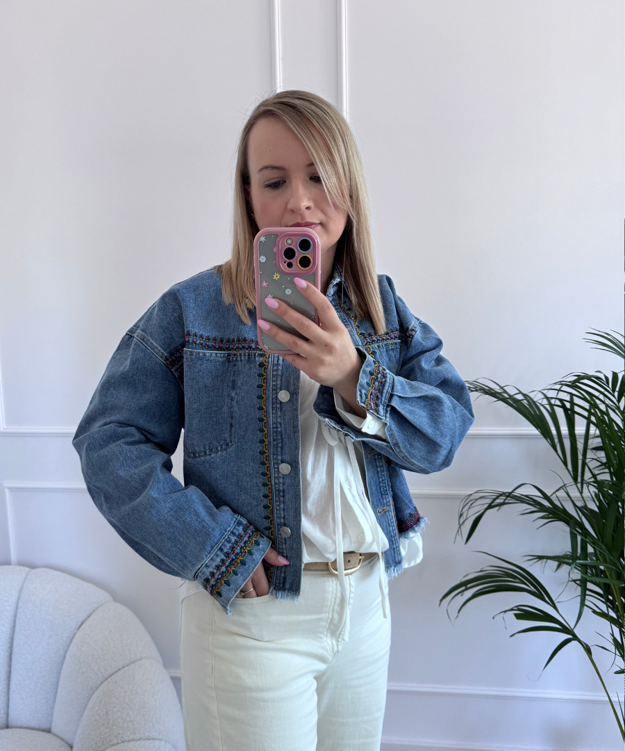 Kurtka jeansowa krótka ciemny denim z kolorowym haftem