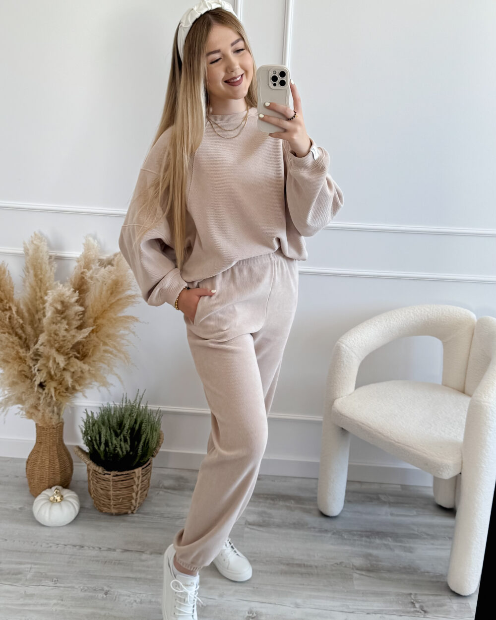 Dres damski Lenoshka beżowy – komplet bluza i spodnie