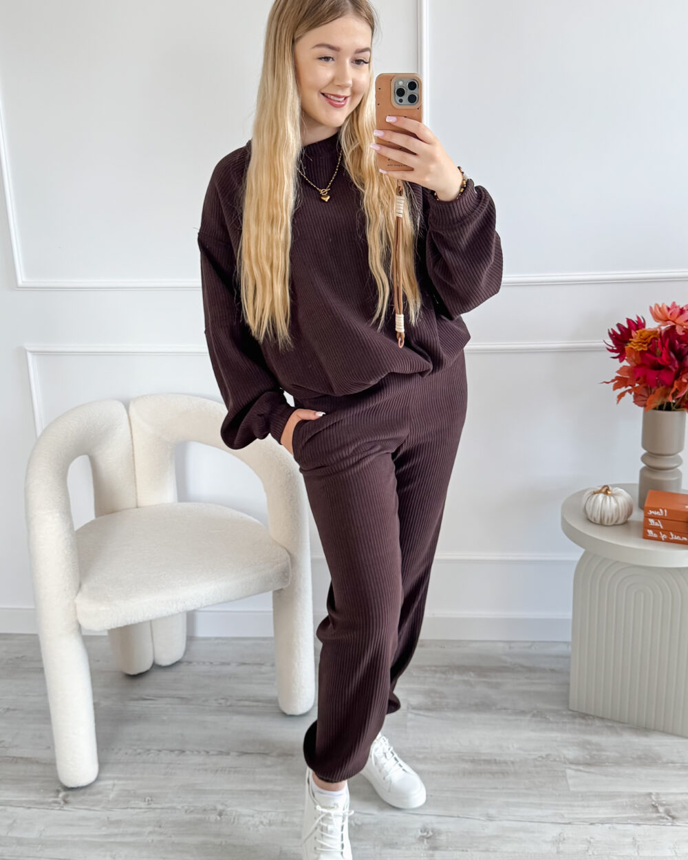 Czekoladowy dres damski Lenoshka – komplet bluza i spodnie